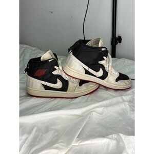 Air Jordan 1 Mid Se "Utility Black White Gym Red" size 8